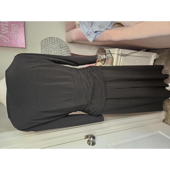 Elegant Black Midi Dress - Picture 4 of 7